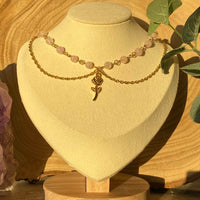 Collier quartz rose artisanal pierres naturelles avec chaîne dorée - bijoux fait main
